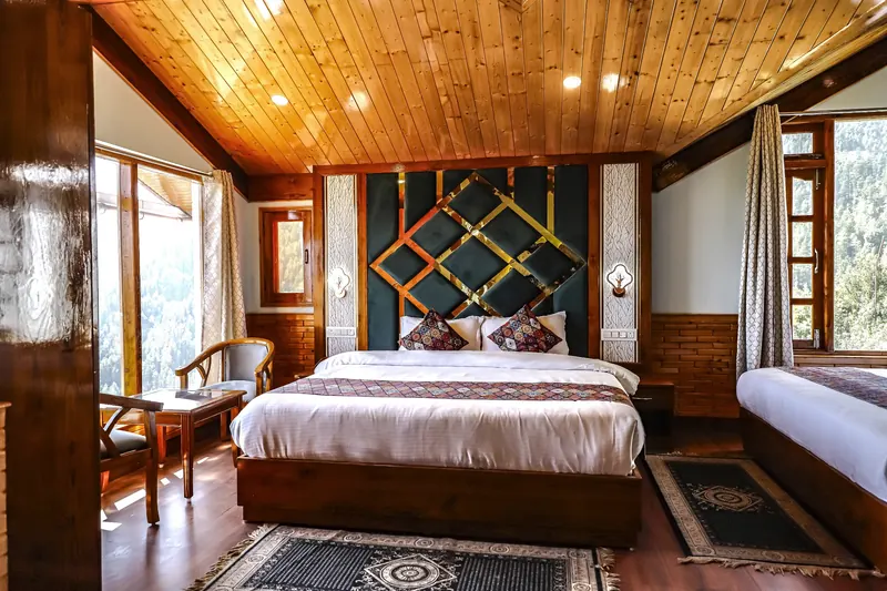Orchard Suite: main bed, straight on