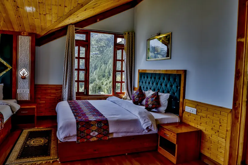 Orchard Suite: corner bed with orchard view
